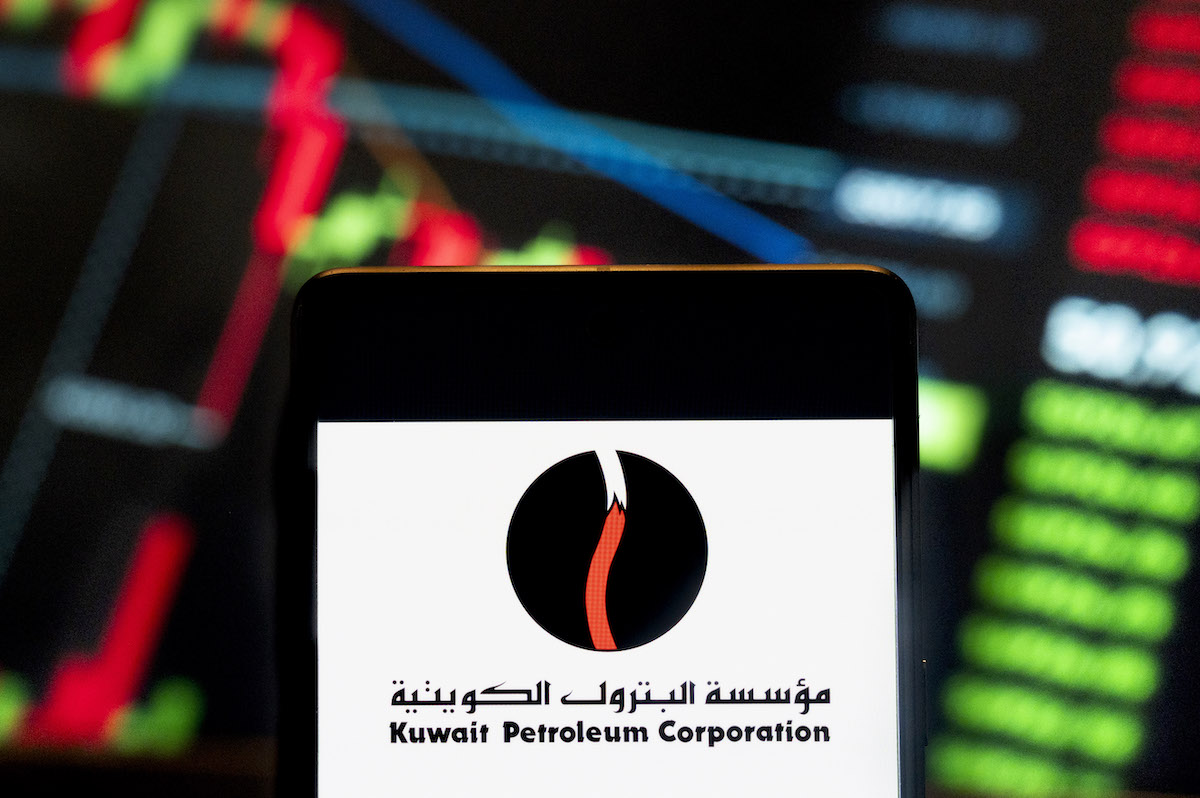 Il Kuwait ridurrà la produzione di petrolio a causa degli attacchi dell’Iran