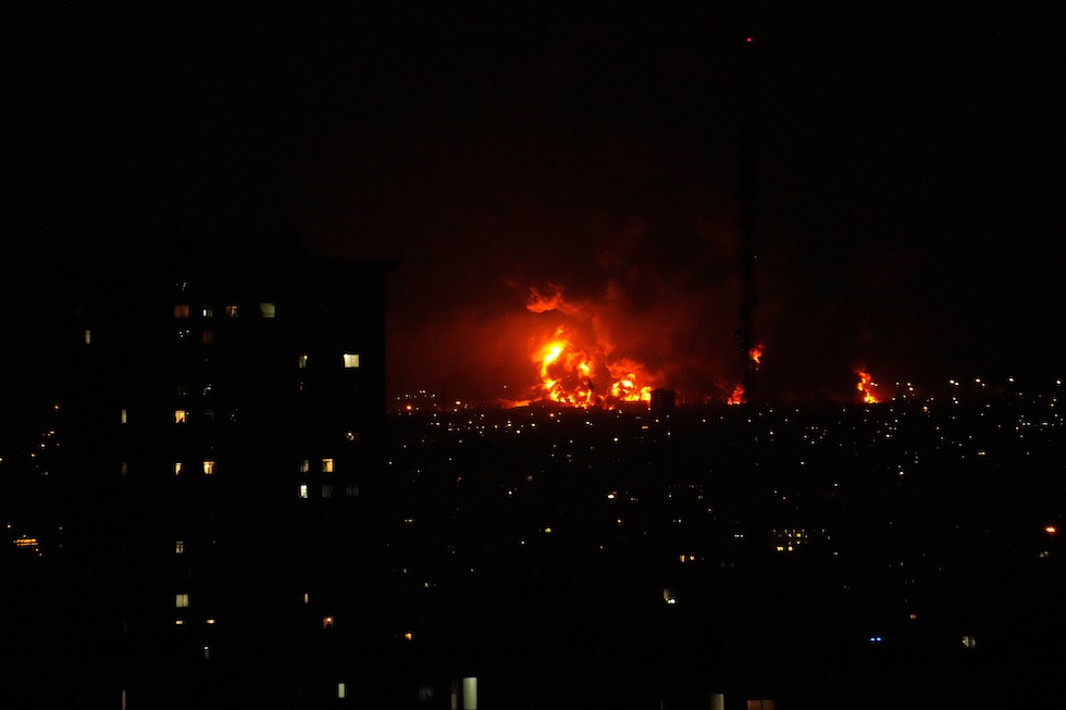 Israele sta attaccando per la prima volta le infrastrutture energetiche iraniane