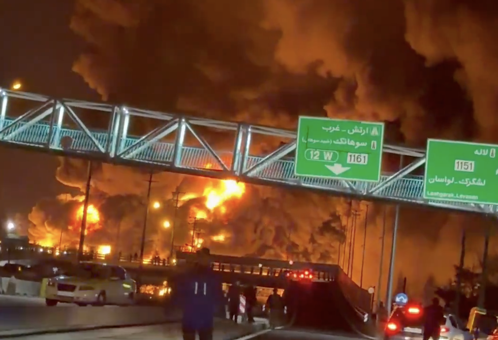 La pioggia nera e un fiume di fuoco, a Teheran