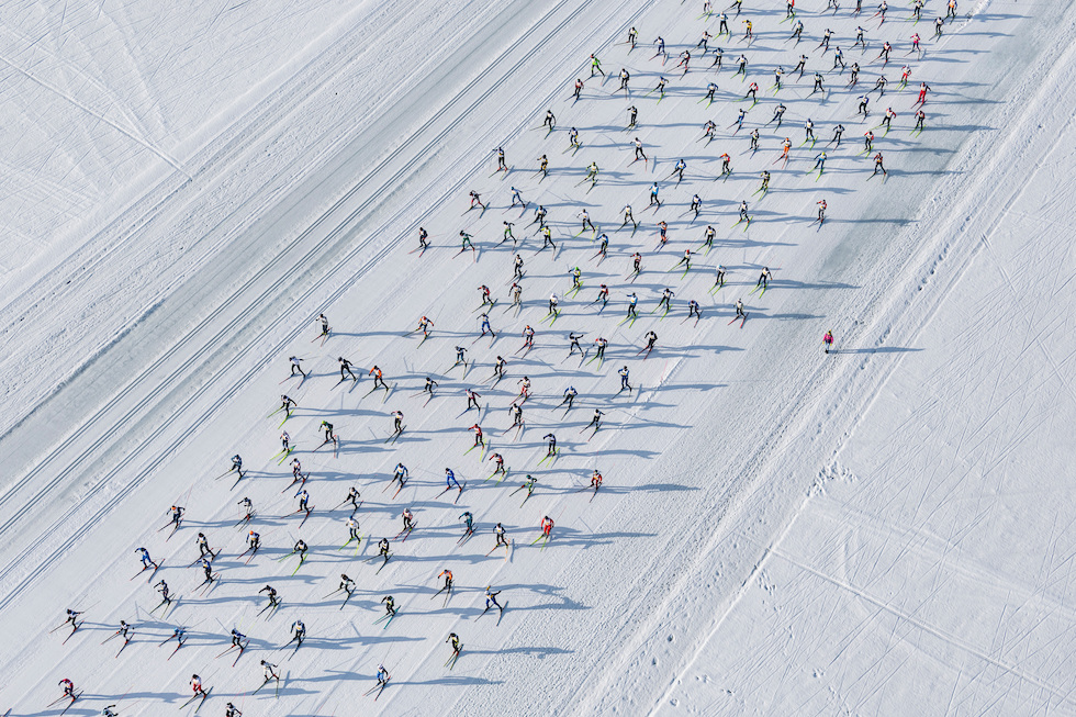 I partecipanti alla maratona di sci di fondo dell'Engadina (Peter Klaunzer/Keystone via AP)
