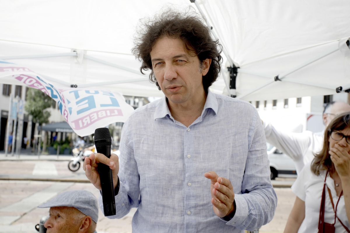 La gip di Milano ha archiviato le inchieste su Marco Cappato per due casi di aiuto al suicidio