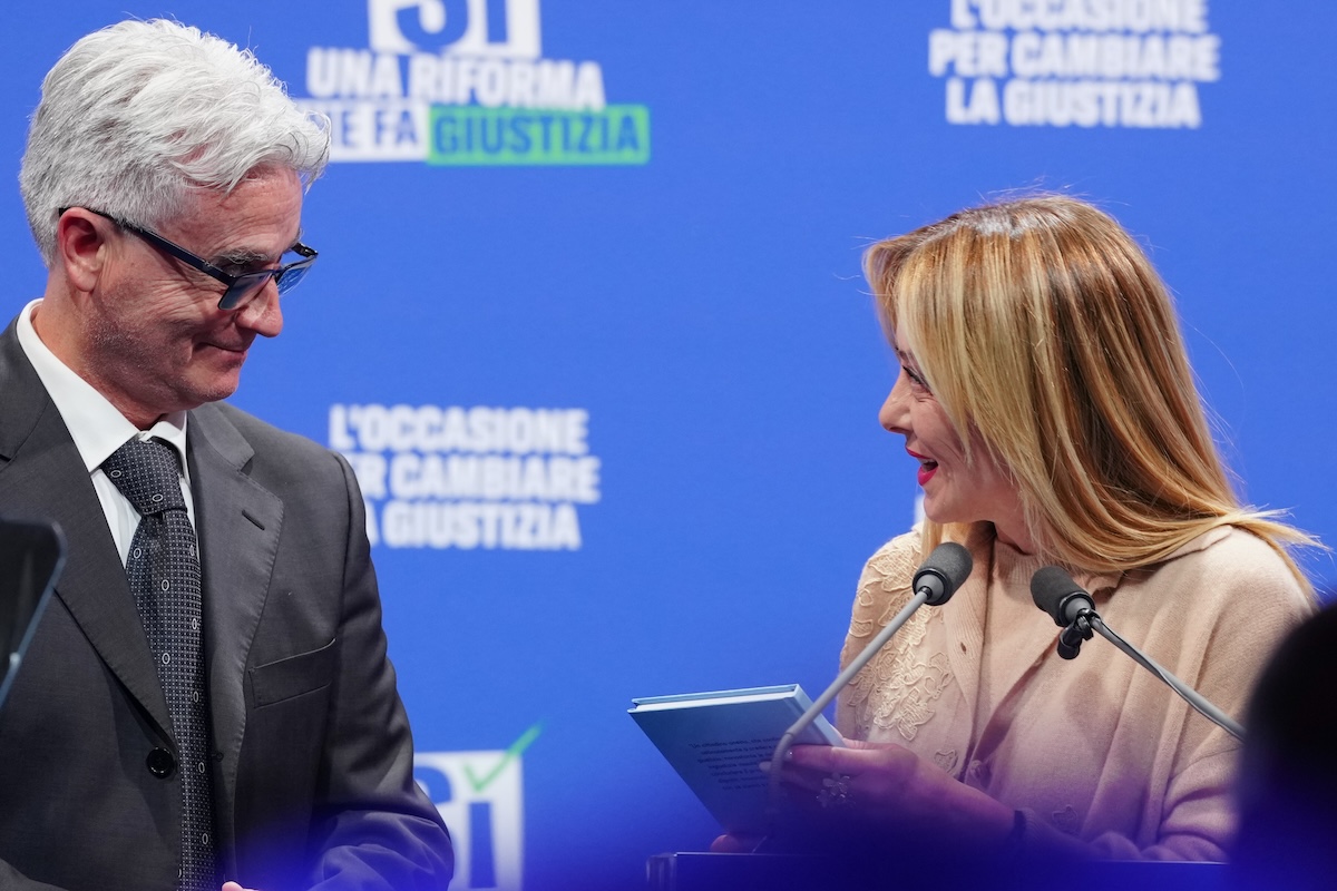 «Aspetto le dimissioni di Mattarella eh»