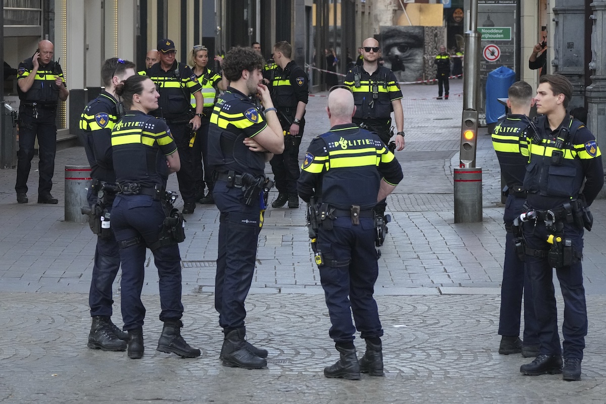 Un’esplosione ha danneggiato una scuola ebraica ad Amsterdam: non ci sono feriti
