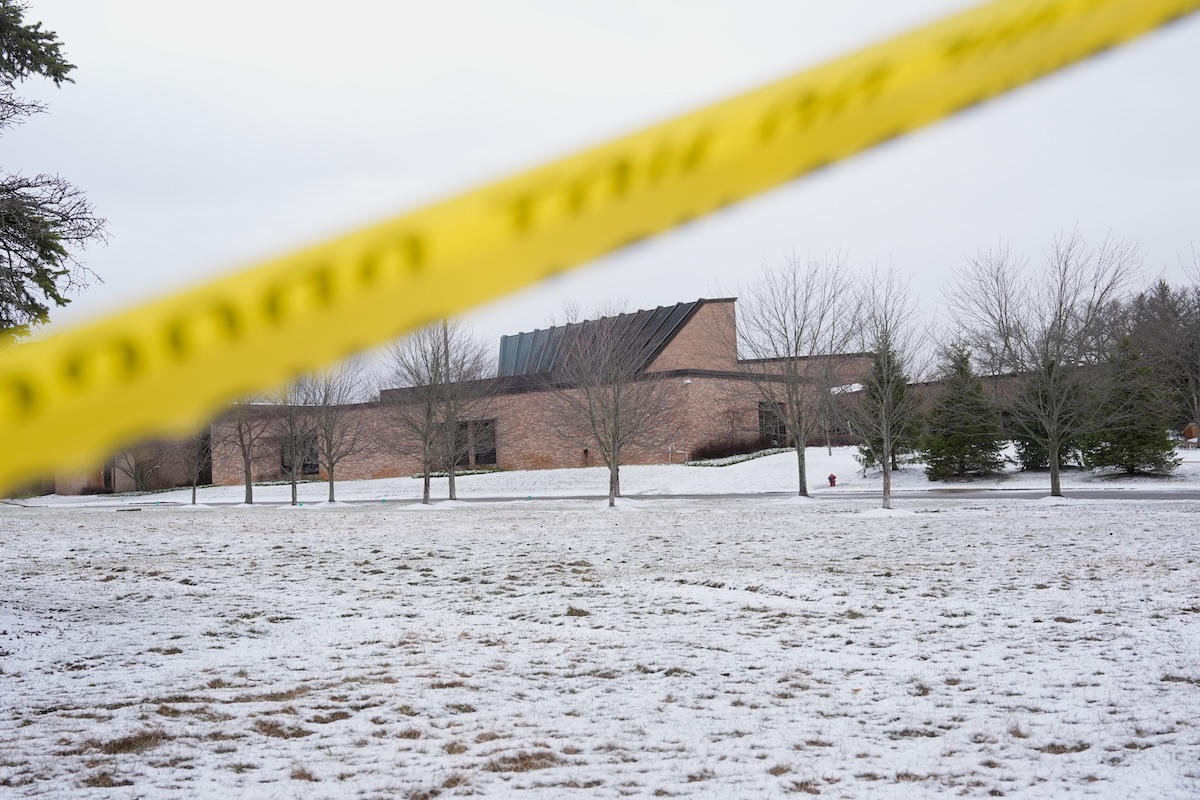 L'esterno della sinagoga di West Bloomfield, in Michigan (AP Photo/Paul Sancya)