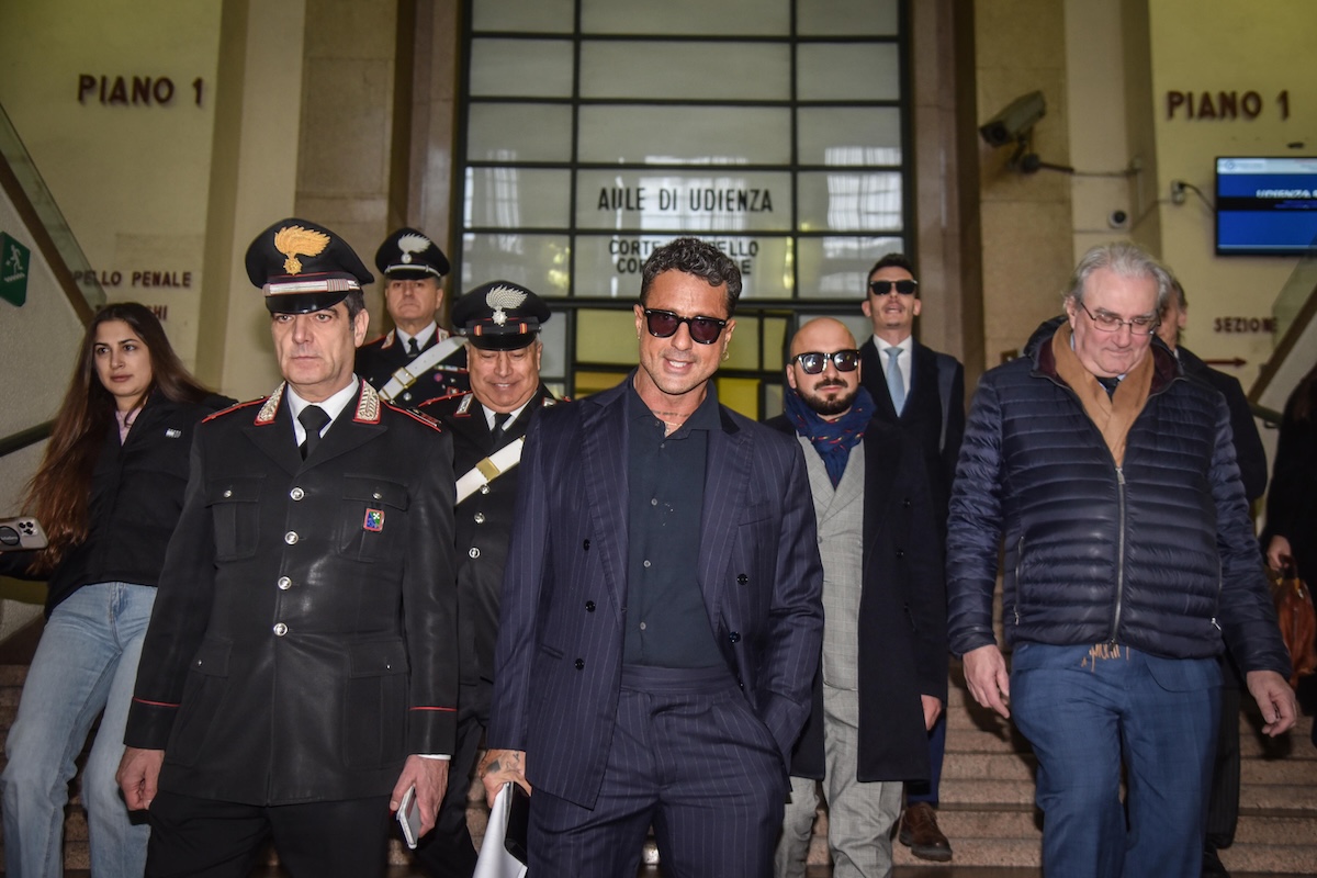 Fabrizio Corona sarà processato per diffamazione nei confronti del calciatore della Roma Lorenzo Pellegrini