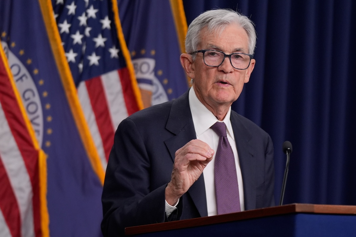 La Federal Reserve ha deciso di mantenere fermi i tassi di interesse, anche per la guerra in Medio Oriente