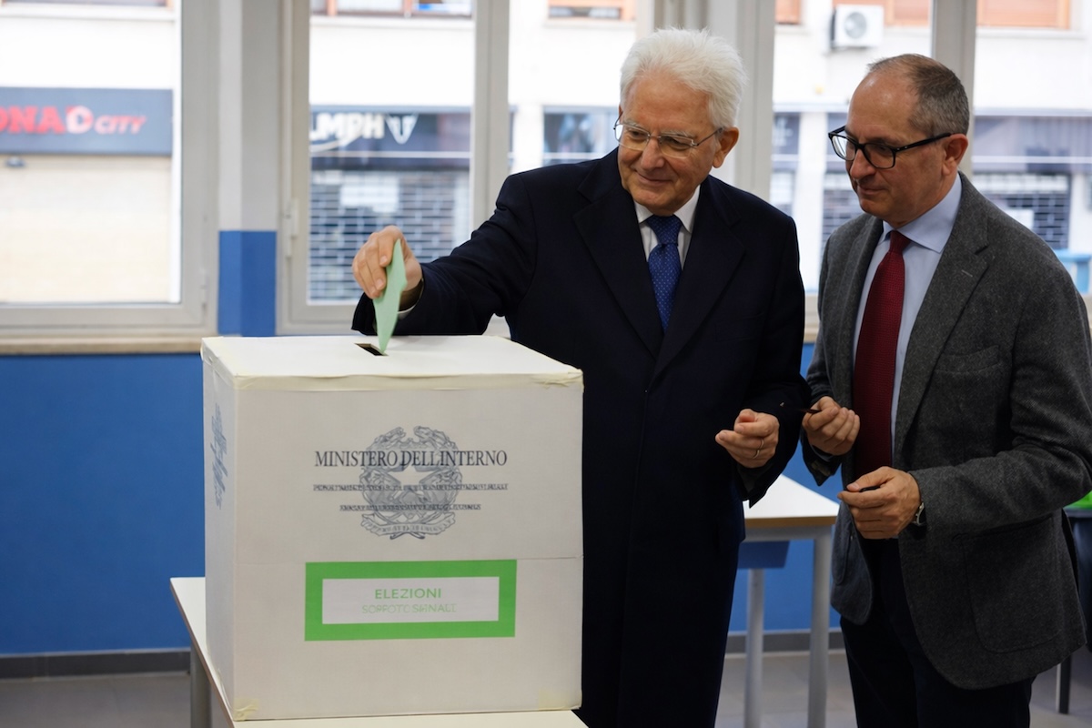 Le foto di rito dei politici che votano per il referendum sulla giustizia