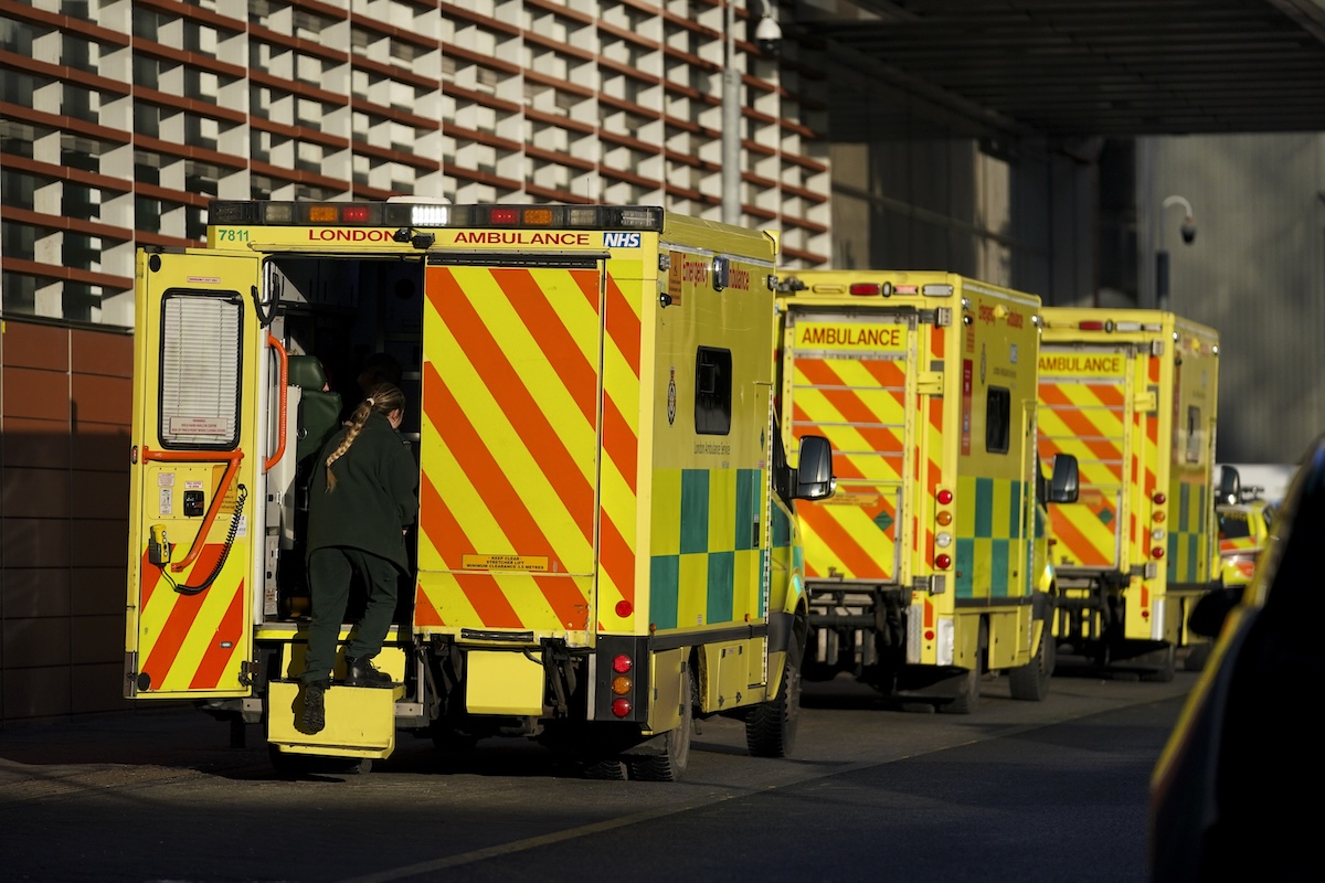 A Londra sono state incendiate 4 ambulanze di un’associazione ebraica