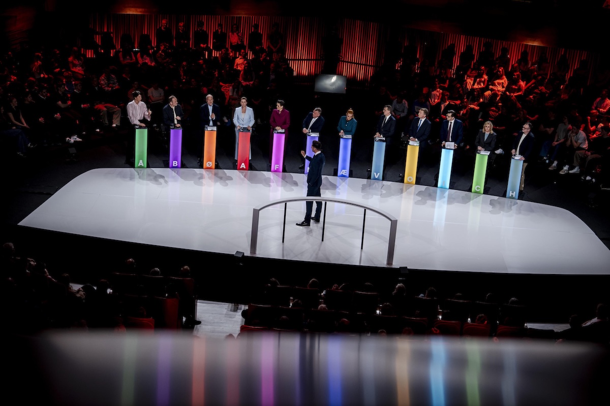 I leader dei 12 partiti danesi durante un confronto in tv (EPA/Mads Claus Rasmussen)