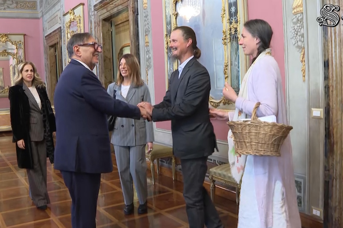 I genitori della “famiglia nel bosco” in Senato, insieme a Ignazio La Russa