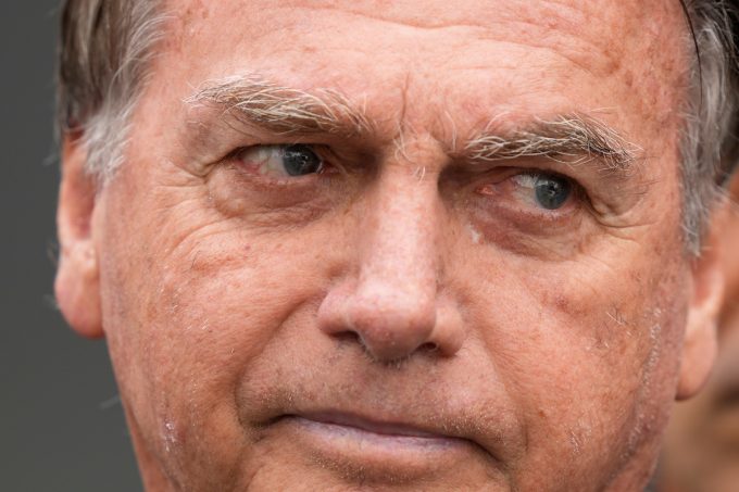 L’ex presidente brasiliano Jair Bolsonaro potrà scontare temporaneamente la sua pena a casa, viste le sue condizioni di salute