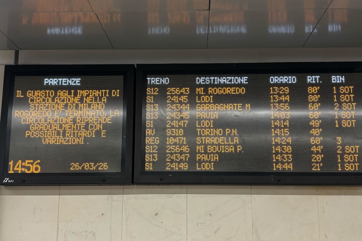 Molti treni da e per Milano viaggiano con forti ritardi a causa di un problema nella stazione di Rogoredo