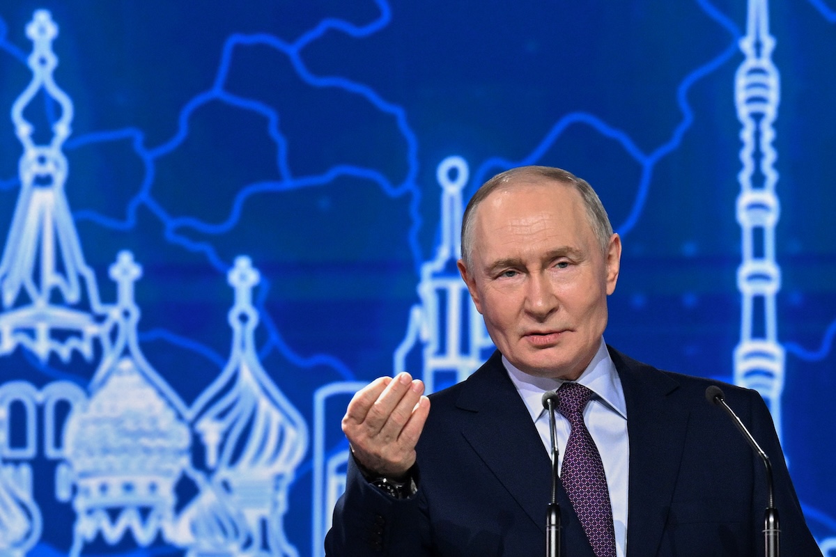 Putin ha chiesto agli oligarchi russi di contribuire economicamente per far fronte alle spese della guerra in Ucraina, scrive il Financial Times