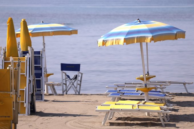 Anche Ostia vuole vietare il fumo in spiaggia