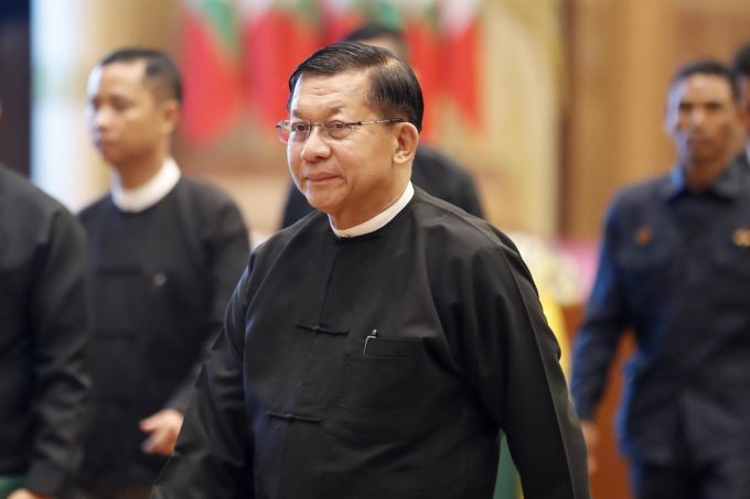 Il generale Min Aung Hlaing si è dimesso da capo delle forze armate del Myanmar per puntare alla presidenza