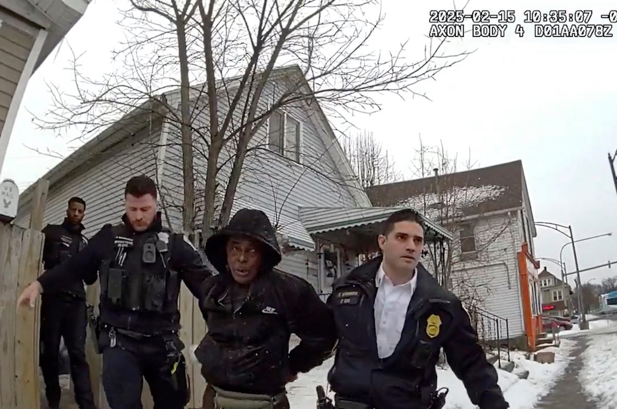 Negli Stati Uniti la morte di un rifugiato lasciato da solo dagli agenti anti-immigrazione a Buffalo è stata classificata come omicidio