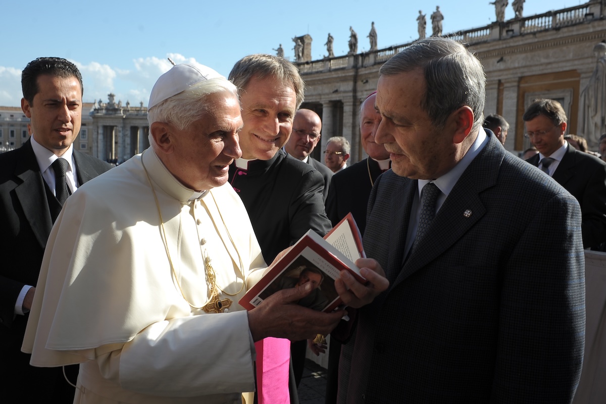 È morto a 84 anni Vittorio Messori, giornalista e scrittore cattolico noto per il saggio “Ipotesi su Gesù”
