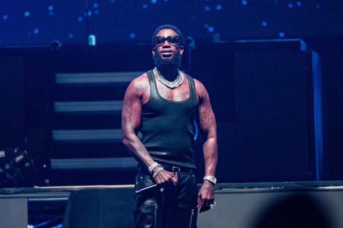 Il rapper Pooh Shiesty e altre persone sono state arrestate con l’accusa di aver sequestrato e rapinato il collega Gucci Mane lo scorso gennaio