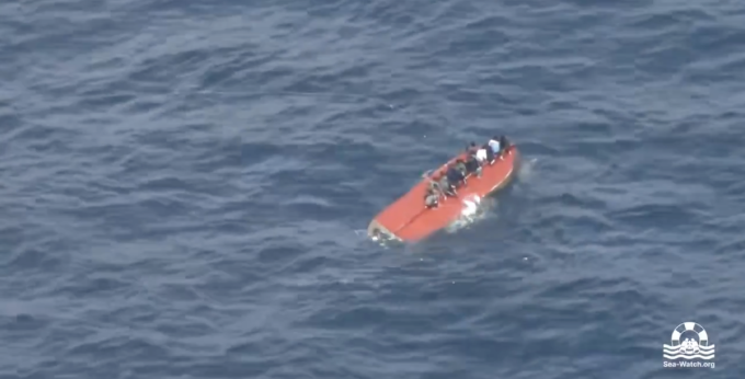 C’è stato un naufragio al largo della Libia: ci sono decine di persone migranti disperse