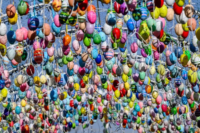 Cosa c’entrano le uova e i conigli con la Pasqua