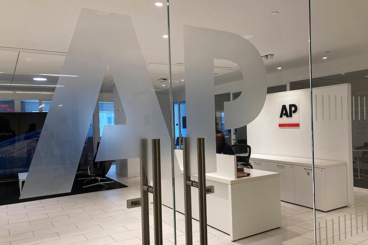 Associated Press ha annunciato un piano di licenziamenti per ridurre la propria dipendenza dal giornalismo cartaceo