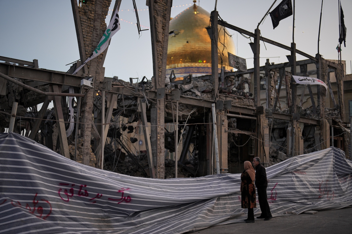 Un edificio distrutto da un bombardamento a Zanjan, Iran, 4 aprile 2026 (AP Photo/Francisco Seco)