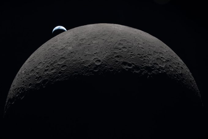 Le prime foto del sorvolo lunare di Artemis II