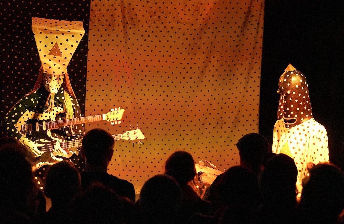 È di nuovo il momento delle band mascherate