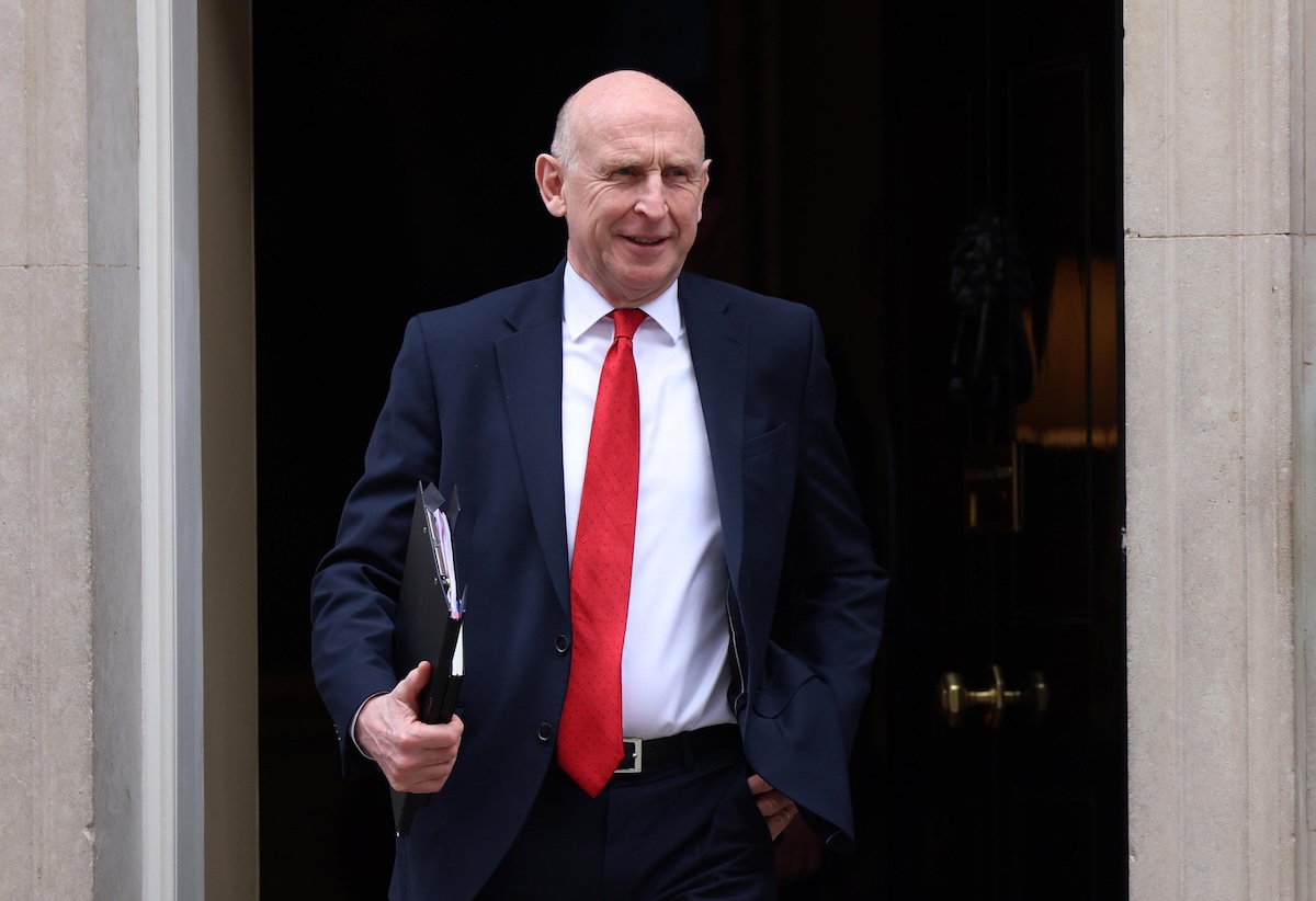 Il Regno Unito ha sventato un’operazione di spionaggio russa condotta con tre sottomarini nell’oceano Atlantico