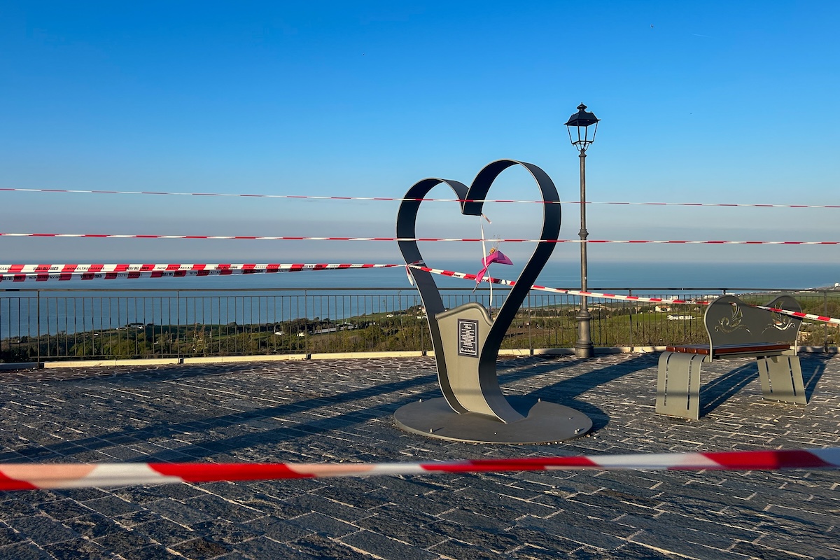 Il belvedere di Petacciato, 9 aprile 2026 (Angelo Mastrandrea/Il Post)