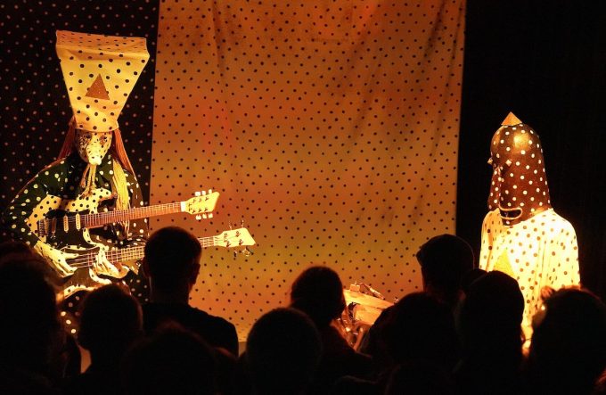 È di nuovo il momento delle band mascherate