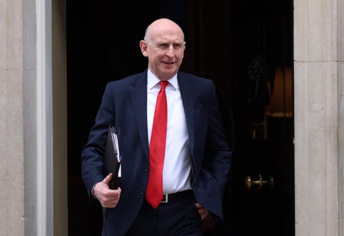 Il Regno Unito ha sventato un’operazione di spionaggio russa condotta con tre sottomarini nell’oceano Atlantico