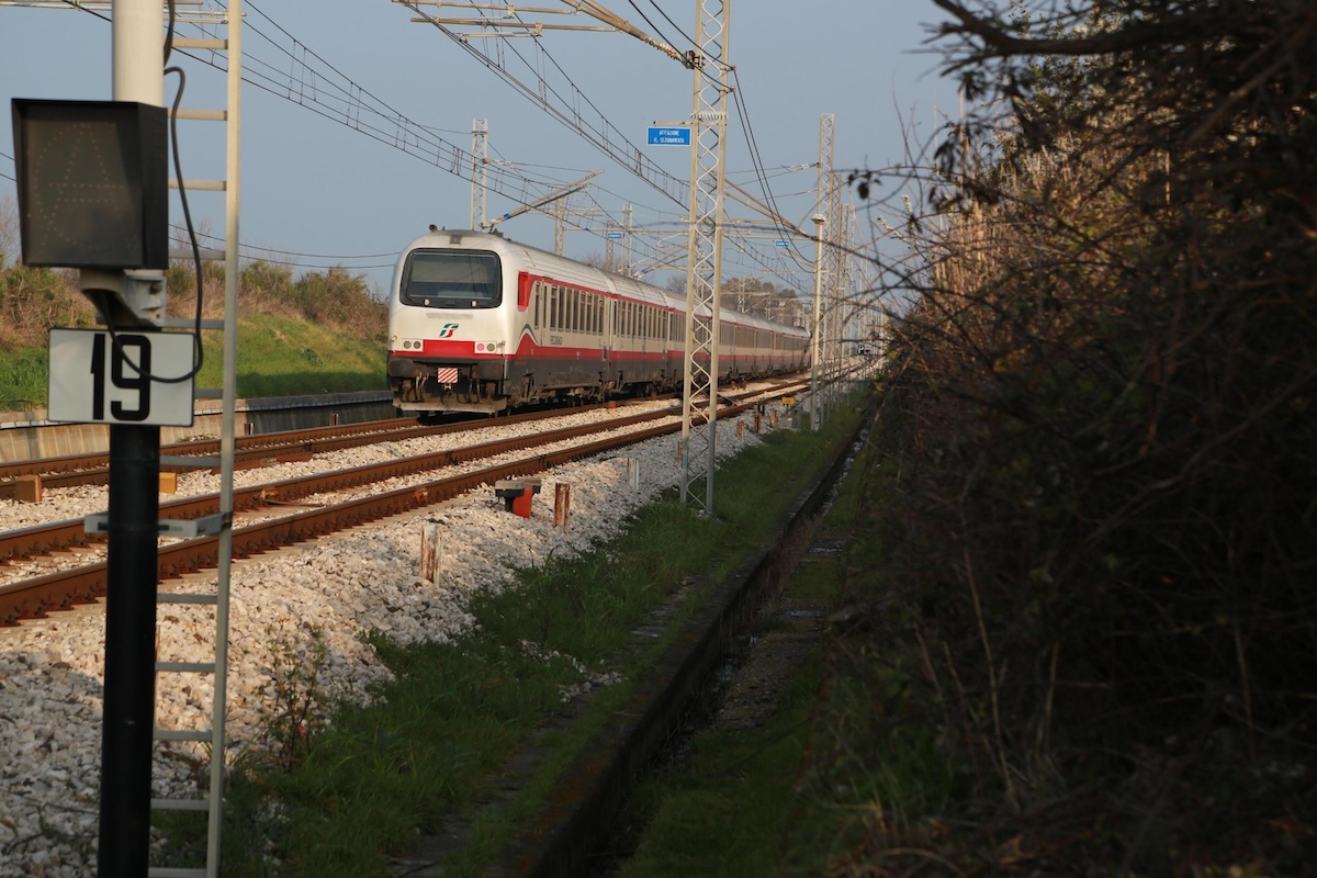 È stato riaperto il tratto di linea ferroviaria tra Pescara e Foggia chiuso per la frana di Petacciato 