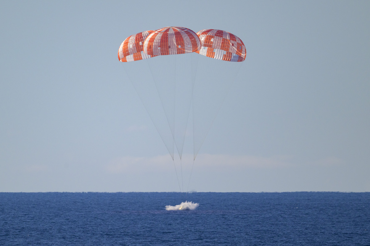 I video e le foto dell’ammaraggio di Artemis II