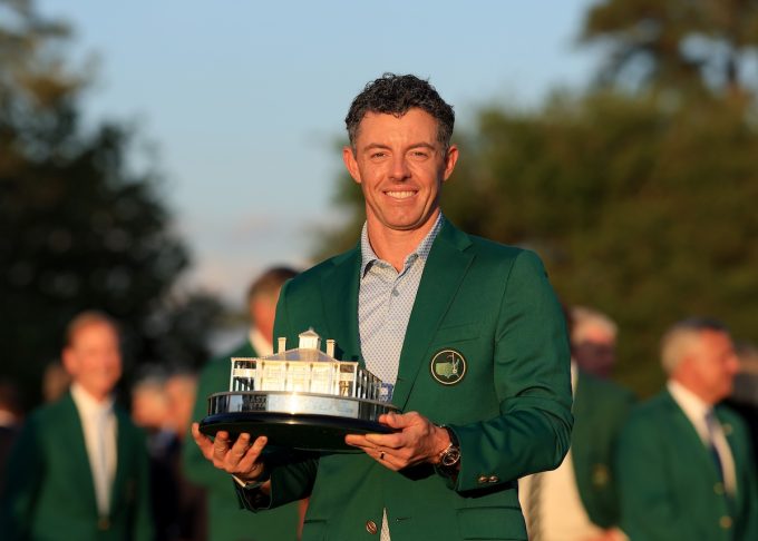 Il golfista nordirlandese Rory McIlroy ha vinto per la seconda volta consecutiva il Masters di Augusta