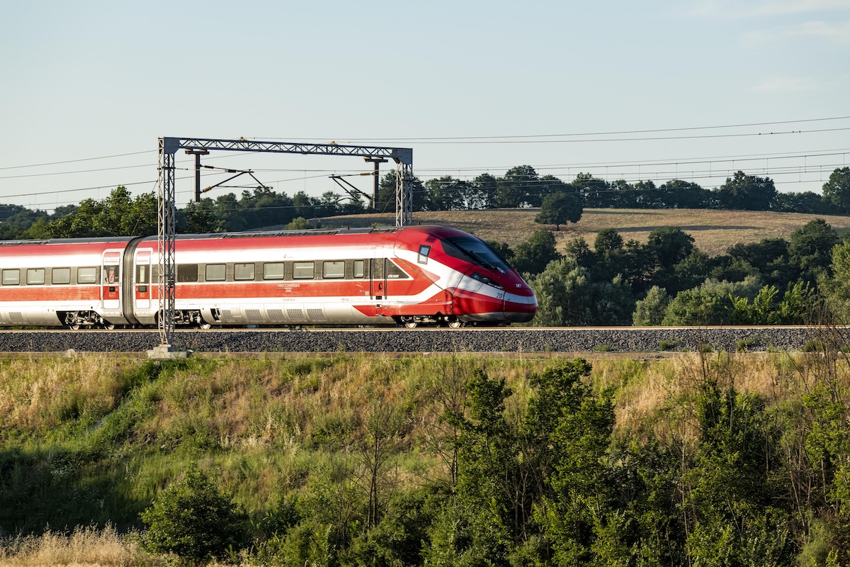 Ci sono grossi ritardi dei treni sulla linea Napoli-Roma, a causa di un guasto