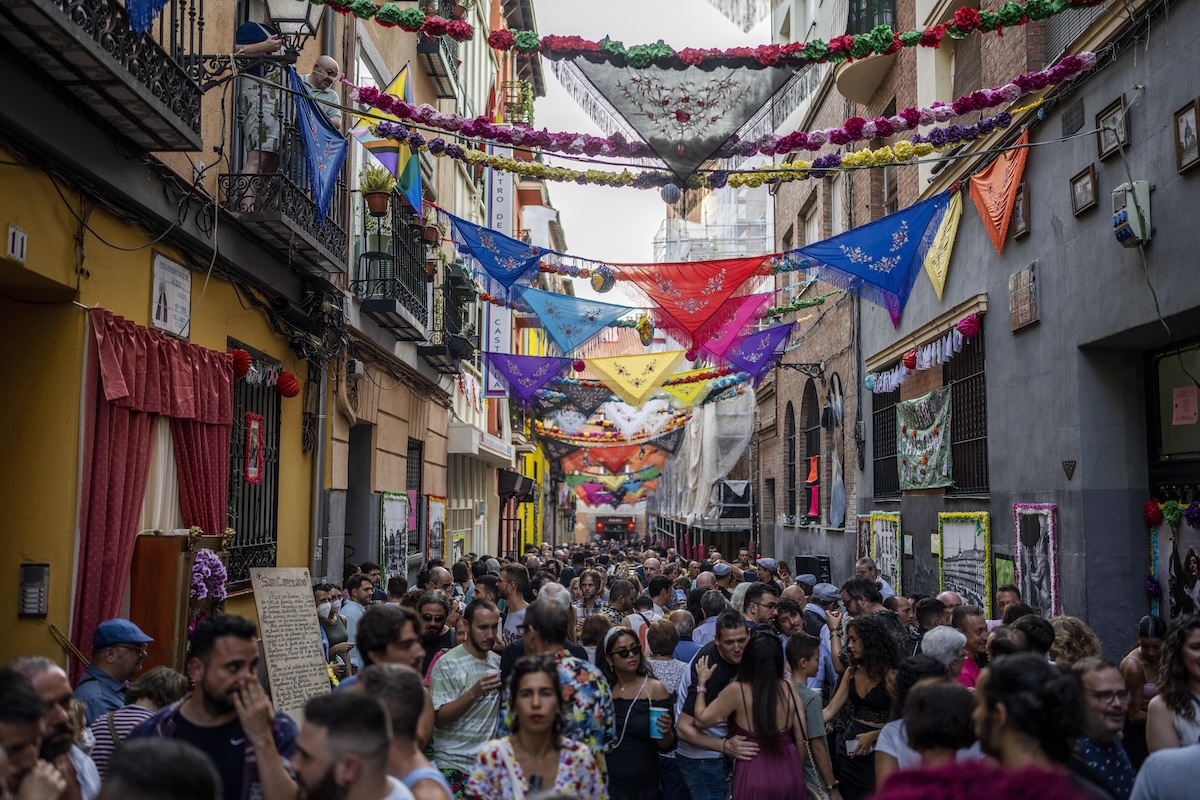 Il governo spagnolo ha approvato un decreto per regolarizzare fino a 500mila immigrati irregolari