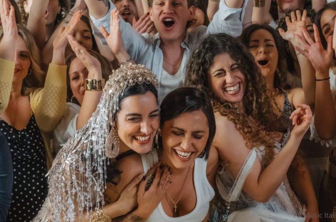 «Le signore sulle sedie, quando torno al mio paese»