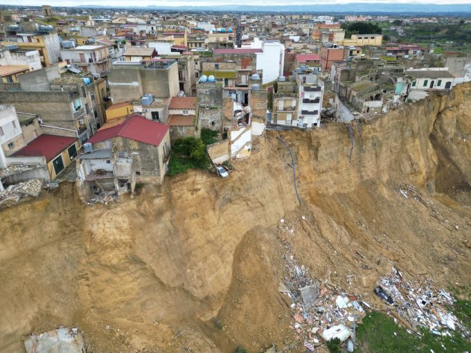 Per la frana di Niscemi sono indagate 13 persone