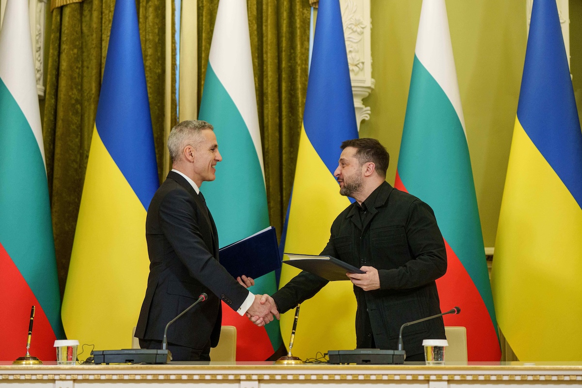 Il primo ministro bulgaro Andrey Gyurov e il presidente ucraino Volodymyr Zelensky, il 30 marzo a Kiev