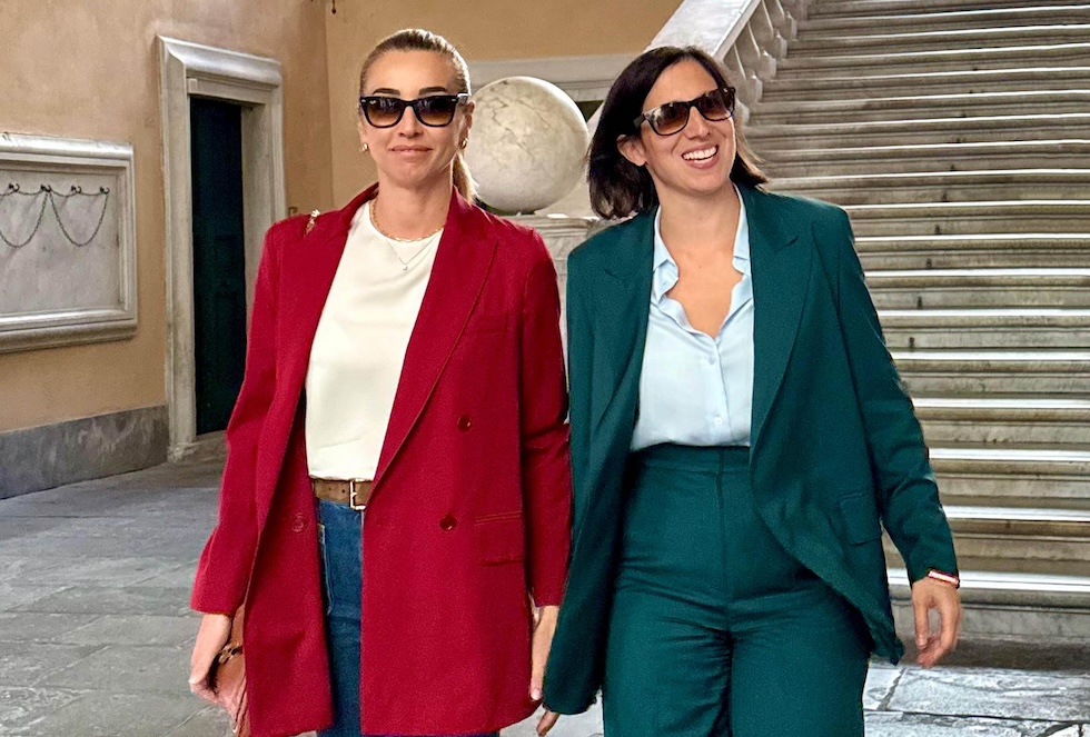La alcaldesa de Génova, Silvia Salis, y la secretaria del Partido Demócrata, Elly Schlein.