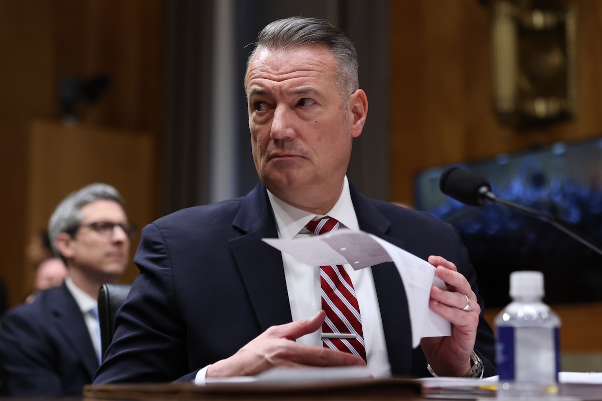 Il direttore dell’ICE Todd Lyons lascerà l’incarico alla fine di maggio