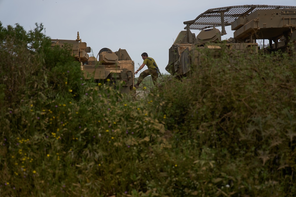 Israele sta demolendo un pezzo di Libano