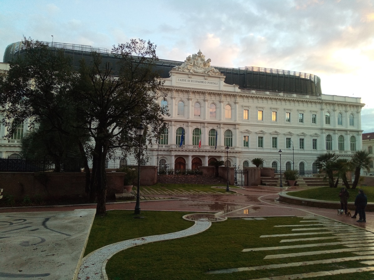 L’ex vicedirettore dei servizi segreti italiani, Giuseppe Del Deo, è indagato per peculato e accesso abusivo alle banche dati istituzionali