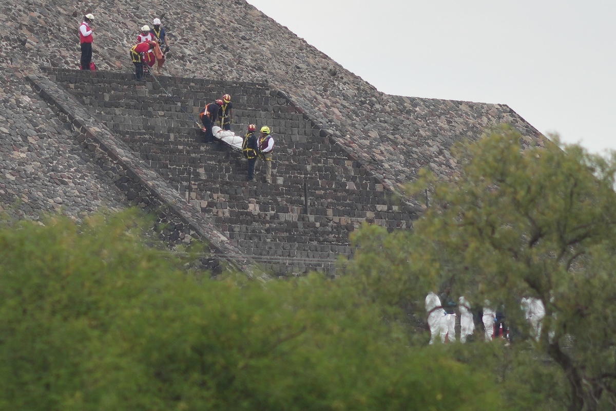 Una donna è stata uccisa e altre sei persone sono state ferite in un attacco armato alle piramidi di Teotihuacan, in Messico