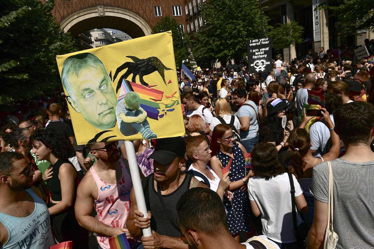 La Corte di giustizia dell’Unione Europea ha ordinato all’Ungheria di abrogare una legge contro la comunità LGBTQ+