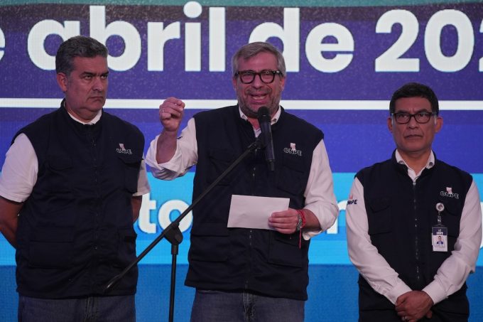 In Perù si è dimesso il capo dell’ufficio elettorale nazionale per i ritardi nel conteggio dei voti delle elezioni presidenziali