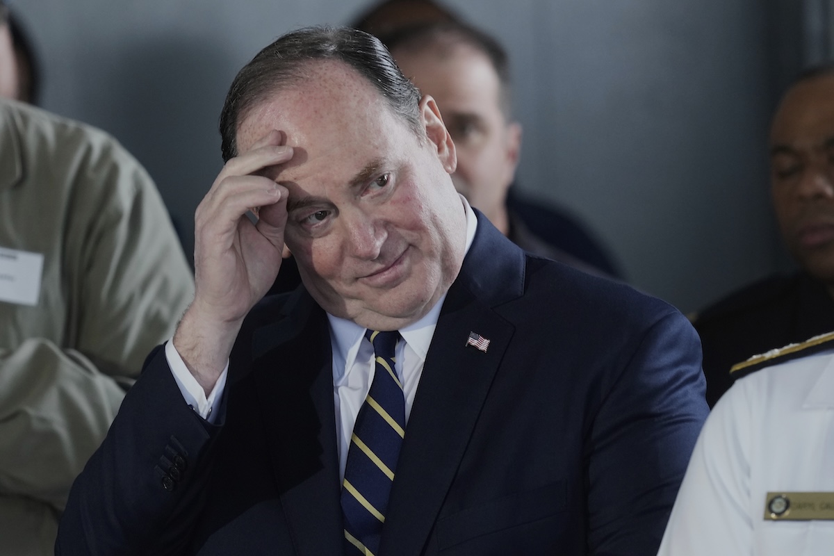 John Phelan, il segretario alla Marina degli Stati Uniti, è stato licenziato