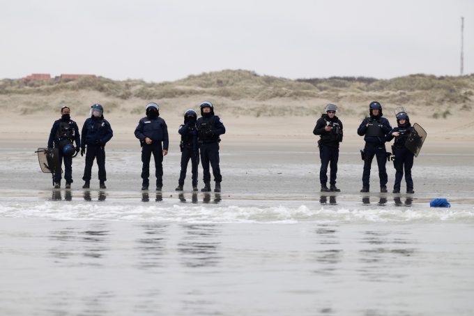 C’è un nuovo accordo tra Francia e Regno Unito sull’immigrazione