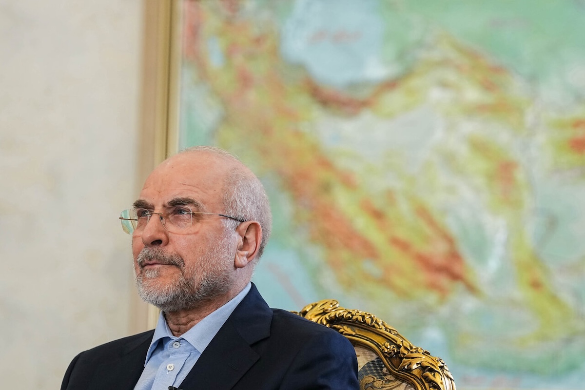 Ghalibaf durante un'intervista del 28 gennaio con la CNN a Teheran